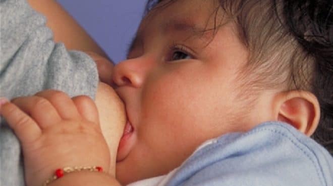 Madre y bebé se benefician con la lactancia materna