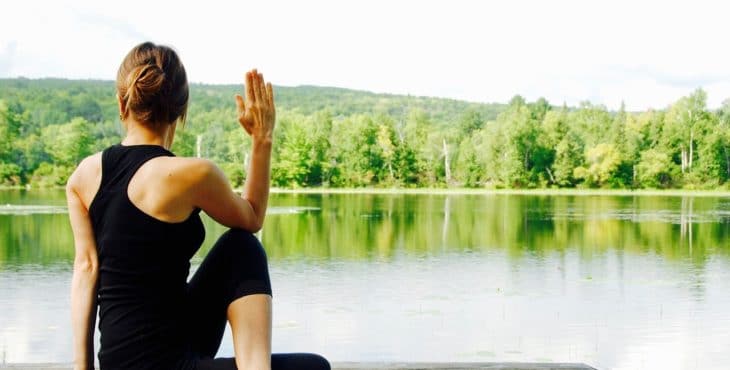 Hay muchas Posturas de yoga que puedes realizar