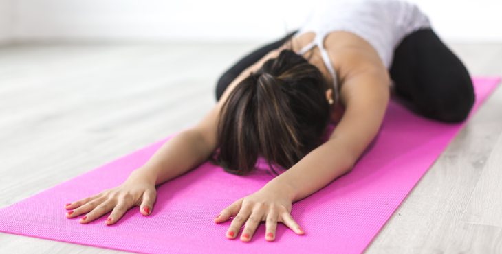 Posturas de yoga para futuras mamás