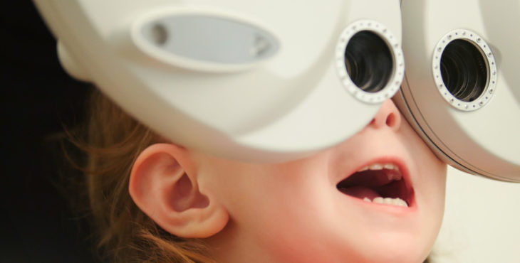 El bebe en el oftalmologo