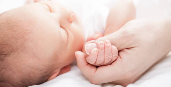 Cómo cuidar a un bebé recién nacido