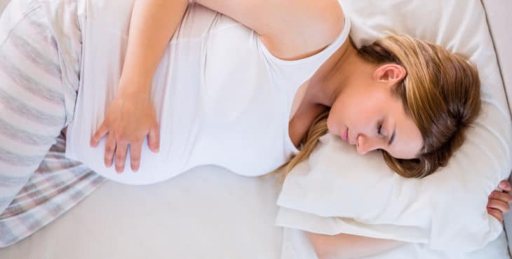 beneficios del sueño en el embarazo y el ánimo.