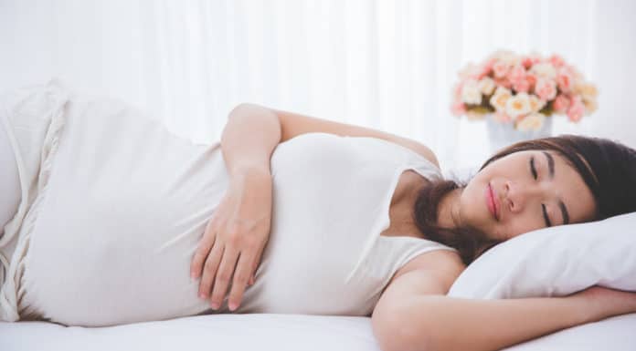 beneficios del sueño en el embarazo para las madres