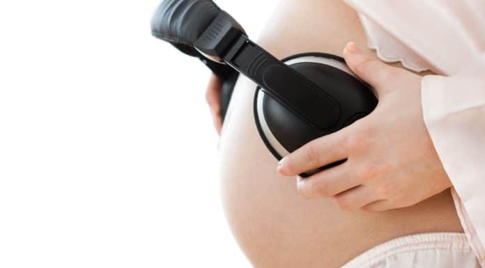 El feto ya puede empezar a oír en la semana 24 de tu embarazo