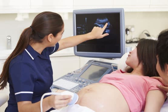 Mujer con embarazo de 11 semanas