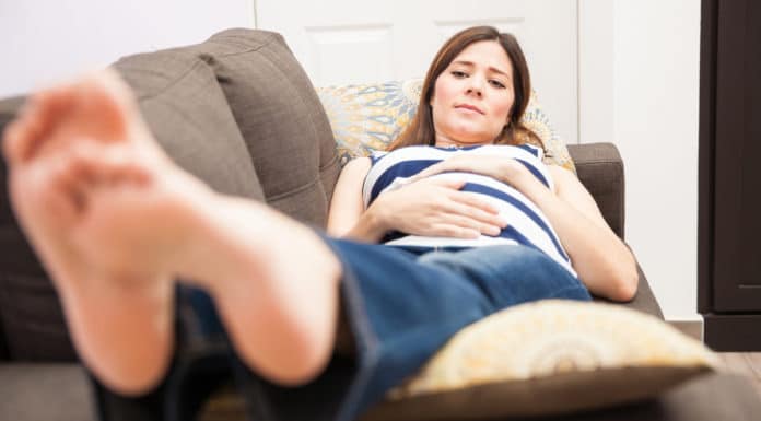 pies hinchados durante el embarazo